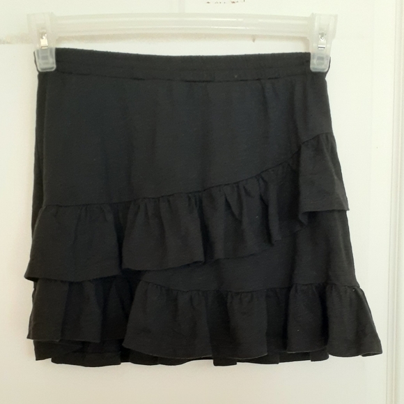 Chic Black Ruffled Skirt - Picture 5 of 5